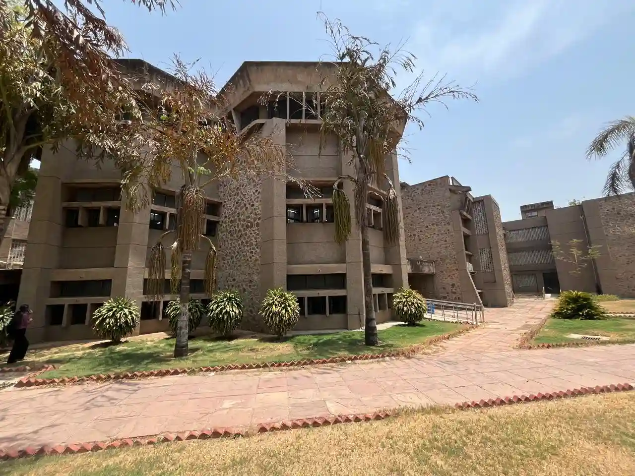 Department of Financial Studies (DFS), South Campus, University of ...